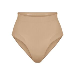 NWT/NWB SKIMS MID WAIST CORE CONTROL BRIEF - CLAY - L/XL